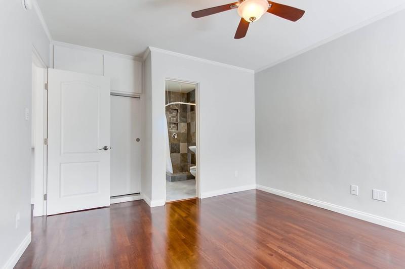 Apartment Manhattan Shores 1c At *